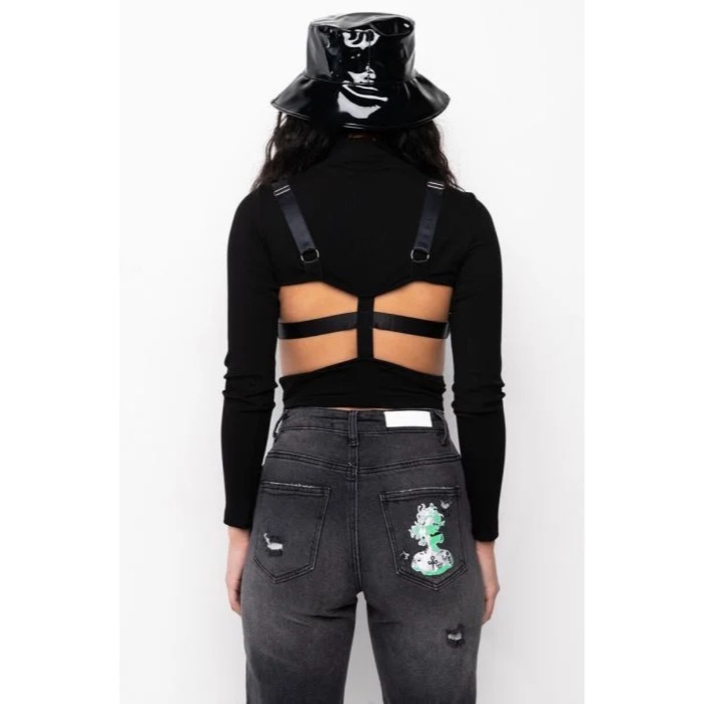 AKIRA Crop Top - Picture 2 of 5